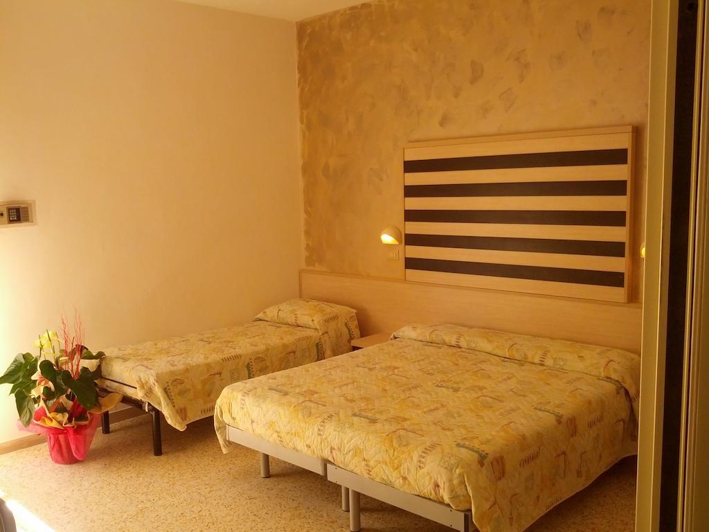 Hotel Abel & Residence Cesenatico Oda fotoğraf